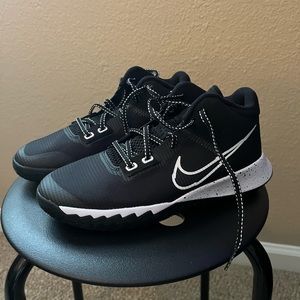 Kyrie Flytrap 4 Big Kids' Basketball Shoe